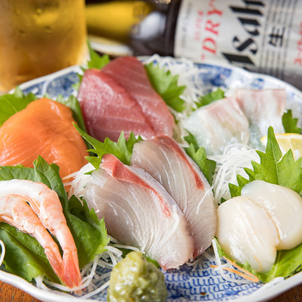 産地直送の新鮮な魚介を堪能！刺身盛り合わせ